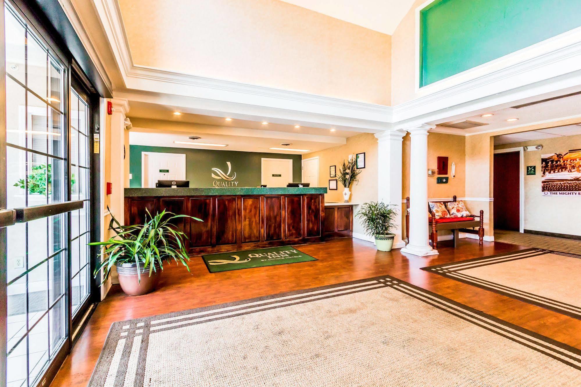 Quality Inn Pooler - Savannah I-95 Bagian luar foto